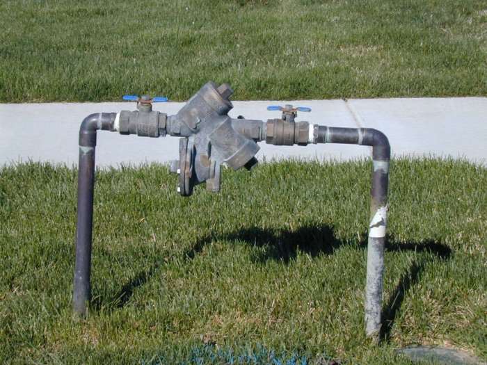 How does a backflow preventer work