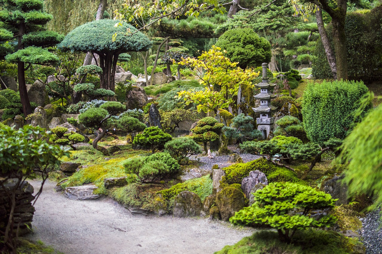 15 Best Japanese Garden Ornaments In 2023